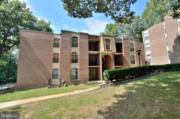 3318 WOODBURN VILLAGE DR #24, Annandale, VA 22003