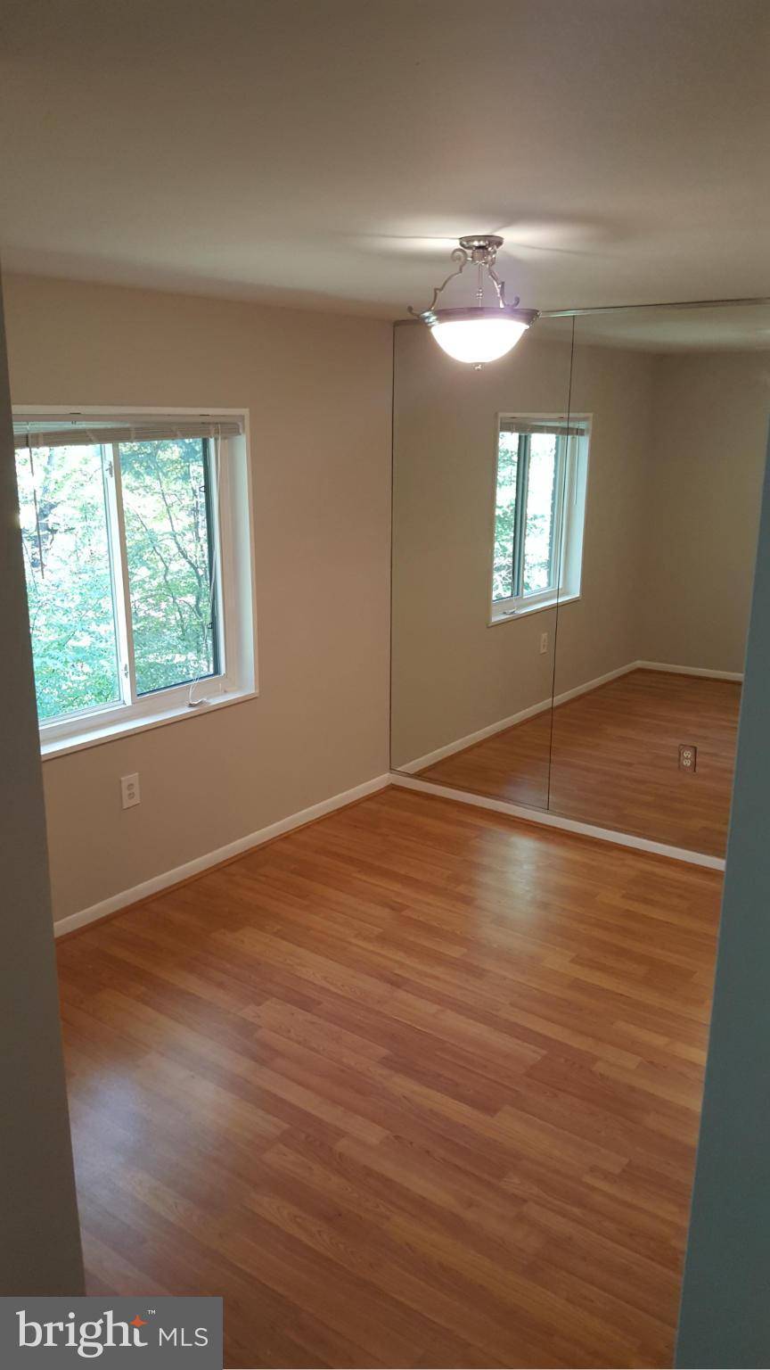 Reston, VA 20190,1554 NORTHGATE SQ #31B