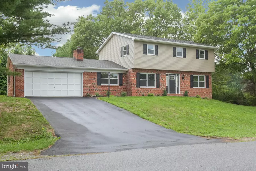 11927 SYCAMORE DR, Hagerstown, MD 21742