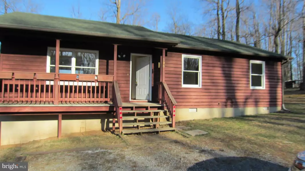 120 HUNTER AVE, Chester Gap, VA 22623