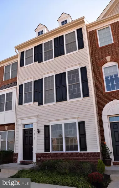 42825 EGGLESTON TER #83D, Chantilly, VA 20152