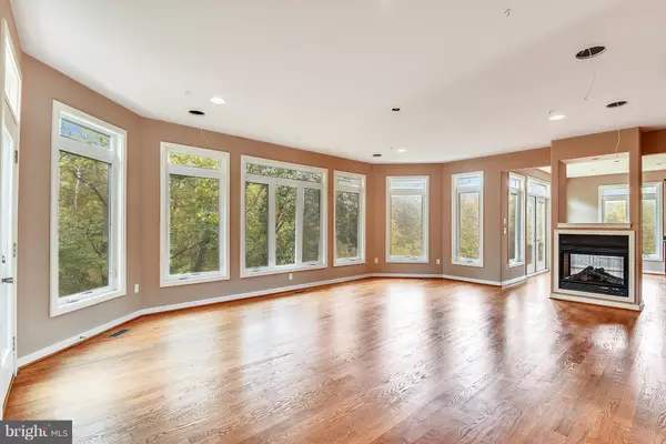 Bowie, MD 20721,3211 COURTSIDE RD