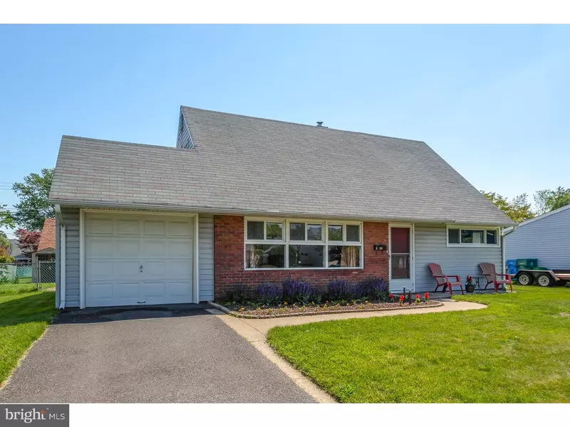 6 JEWEL LN, Levittown, PA 19055