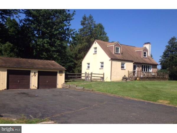 35 HALLOWELL DR, Penns Pk, PA 18943