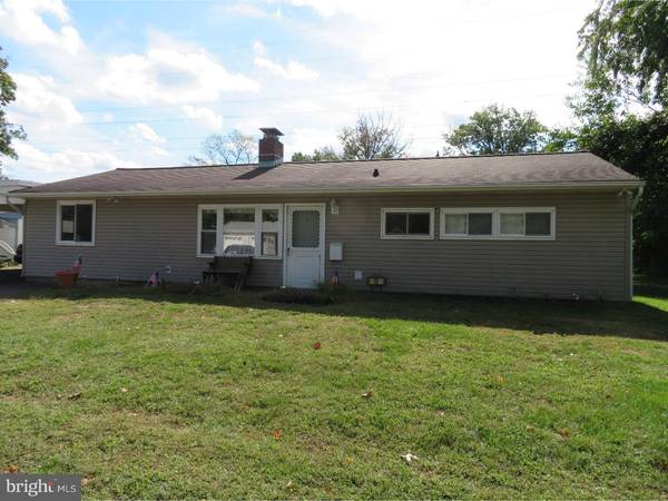 10 EMBER LN, Levittown, PA 19054