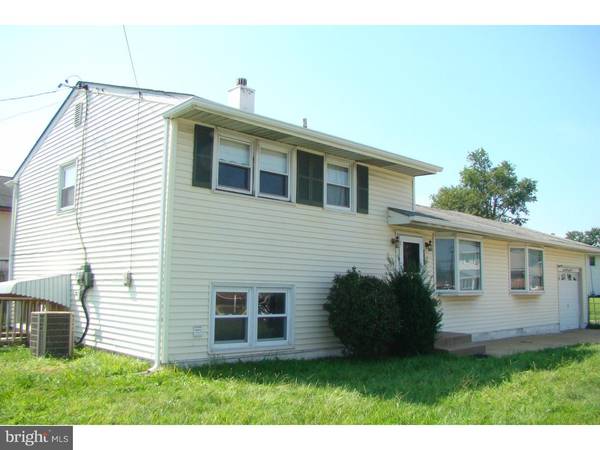 2965 WINDSOR DR, Bensalem, PA 19020