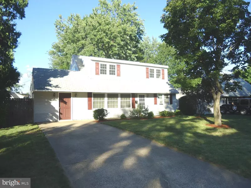 48 VILLAGE LN, Levittown, PA 19054