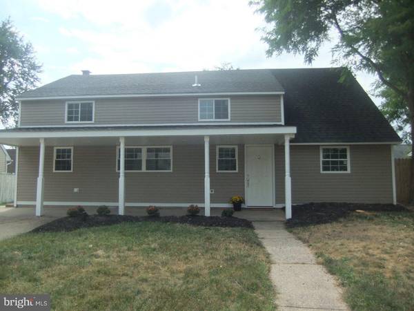 25 GREAT OAK RD, Levittown, PA 19057