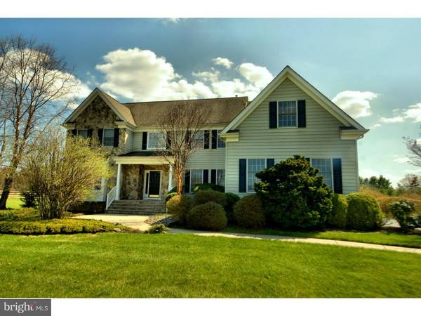 11 HUNTERS RIDGE DR, Pennington, NJ 08534