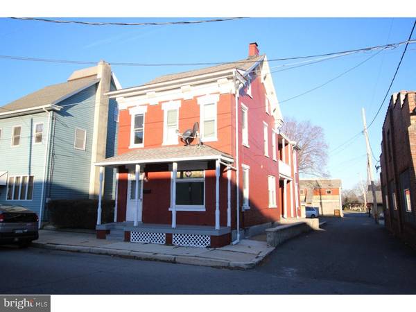 15 W WASHINGTON ST, Fleetwood, PA 19522