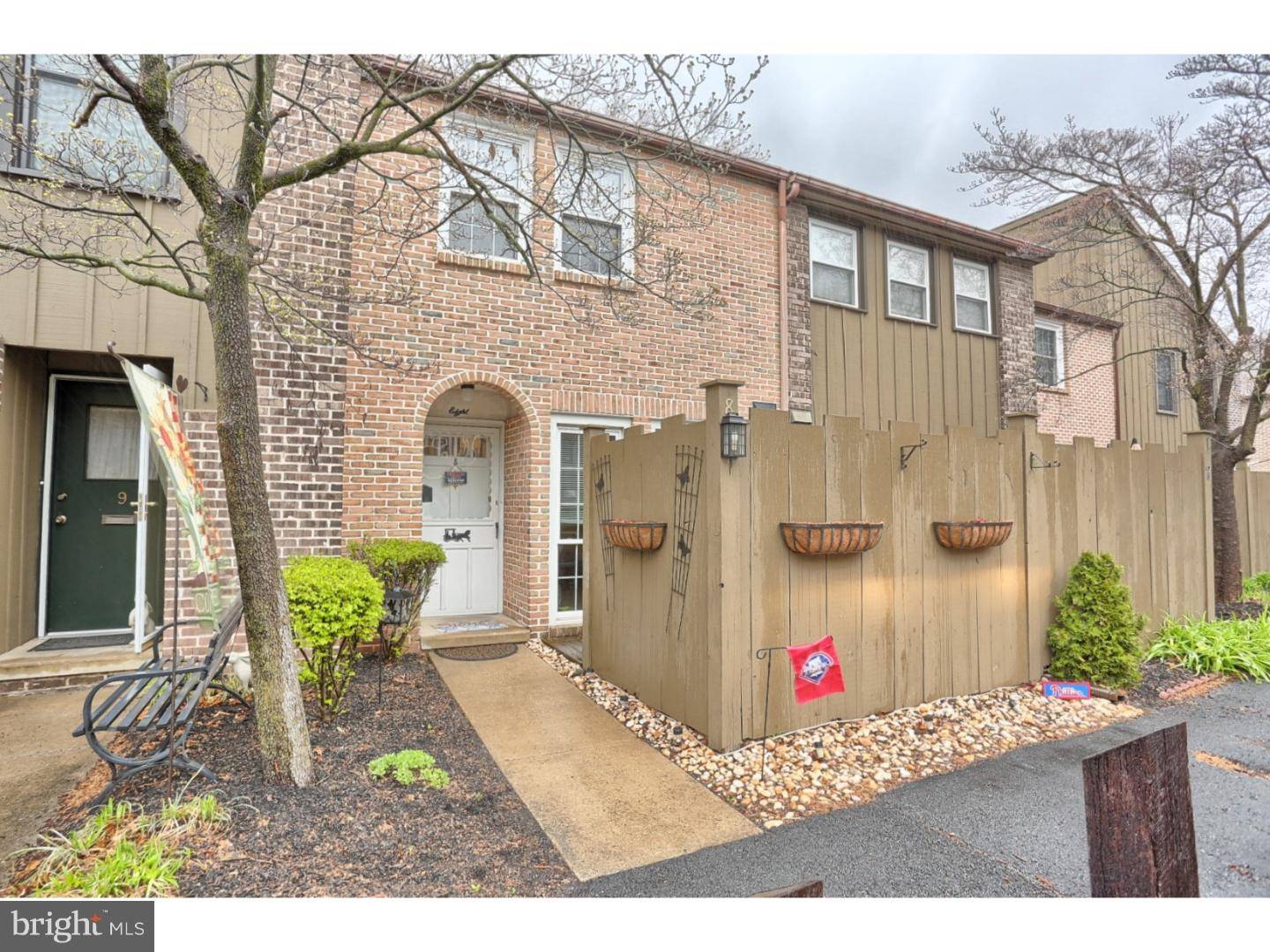 8 CLUB LN, Reading, PA 19607