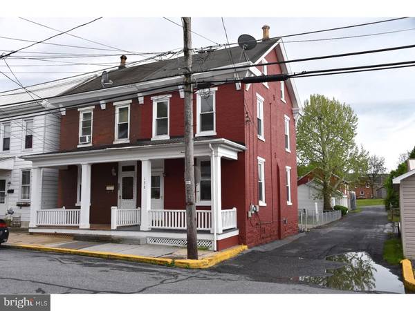 132 W FRANKLIN ST, Womelsdorf, PA 19567