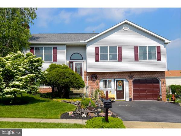 2719 HUYETT DR, Sinking Spring, PA 19608