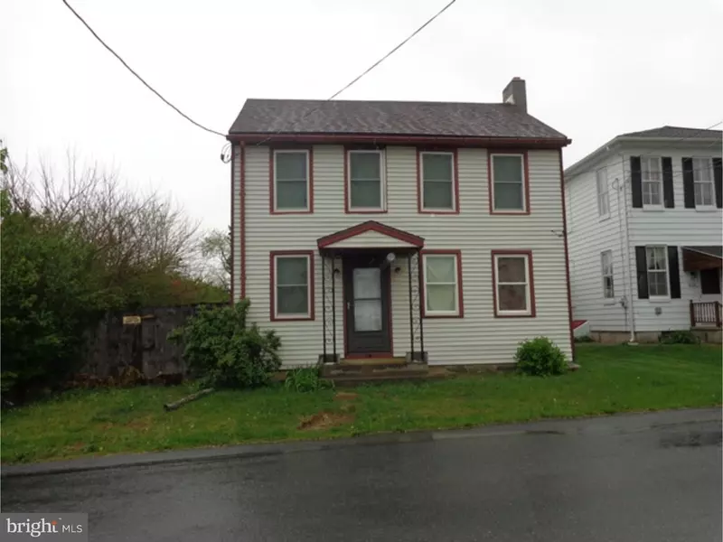 24 WALNUT ST, Strausstown, PA 19449