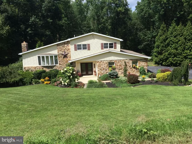 82 CONRAD RD, Fleetwood, PA 19522