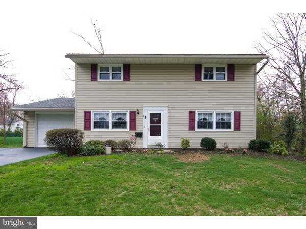 13 BEDFORD RD, Kendall Park, NJ 08824