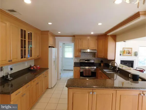 Edison, NJ 08820,18 LYNNWOOD RD