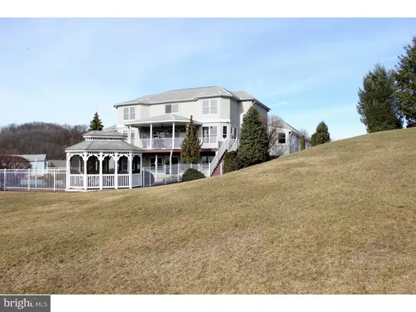 2535 PARK VIEW RD, Whitehall, PA 18080