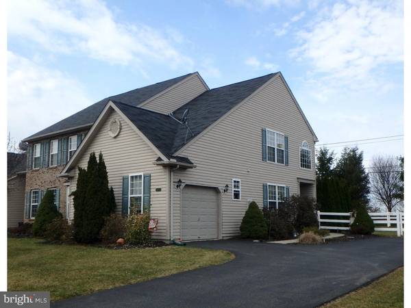 6063 TIMBERKNOLL DR, Macungie, PA 18062