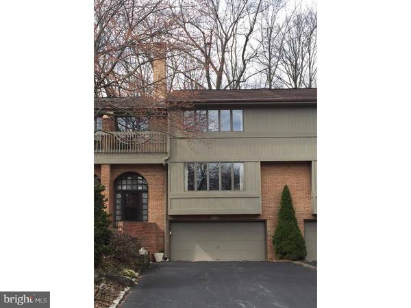 2912 PARKVIEW CIR, Emmaus, PA 18049