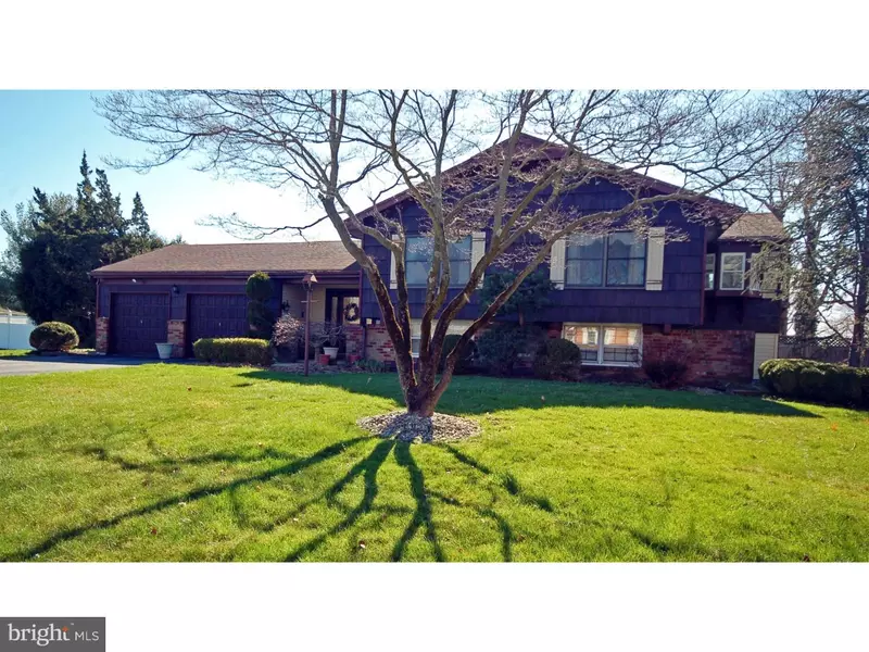 4 FOXCROFT DR, Marlboro, NJ 07746