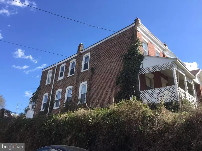 629 WALNUT ST, Darby, PA 19023