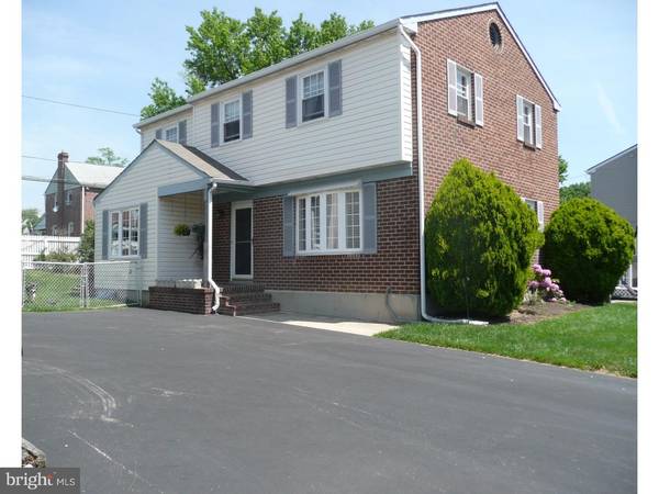 302 GREENBRIER LN, Havertown, PA 19083