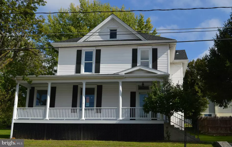 470 MASSANUTTEN ST, Strasburg, VA 22657