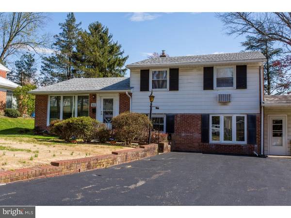 Broomall, PA 19008,411 VILLAGE LN