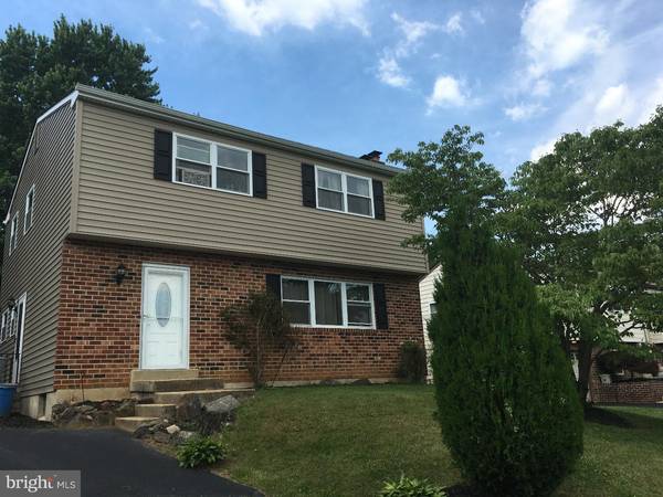 10 CATHY LN, Aston, PA 19014