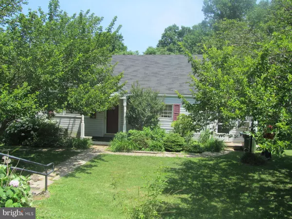 13 WATERFALL RD, Chester Gap, VA 22623