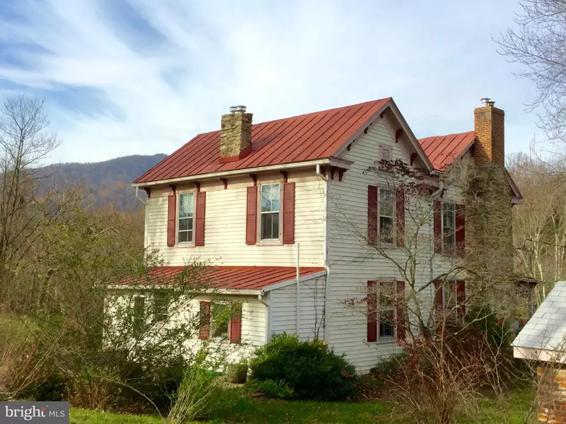 4 MAIN ST, Sperryville, VA 22740