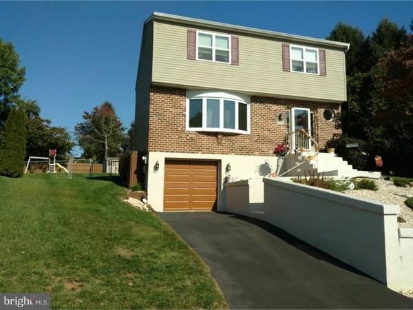 16 SUNNYBANK LN, Aston, PA 19014