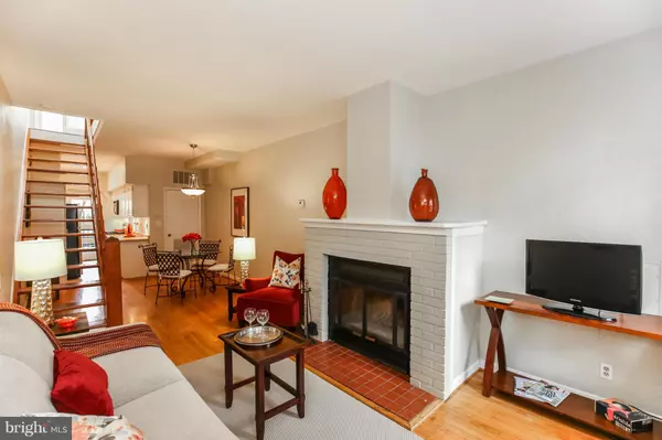 2211 12TH PL NW, Washington, DC 20009