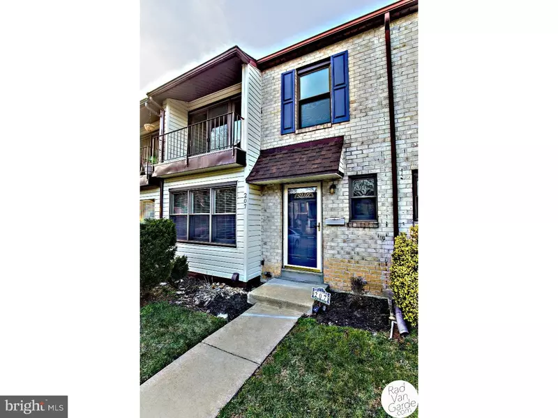 207 EAST CT, Wilmington, DE 19810