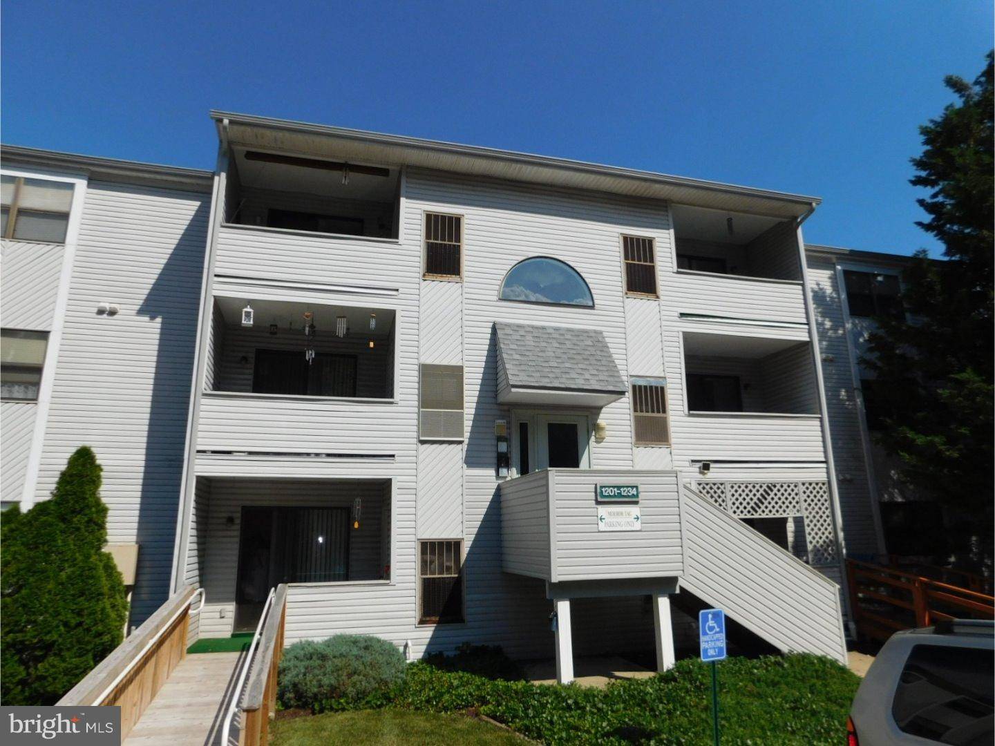 1221 GOVERNOR CIR, Wilmington, DE 19809