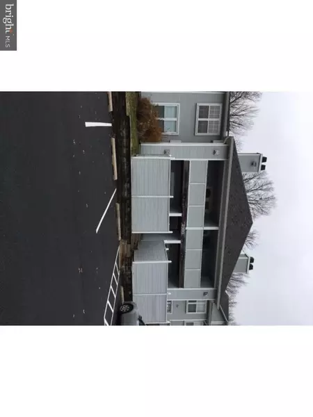 2503 WATERS EDGE DR, Newark, DE 19702