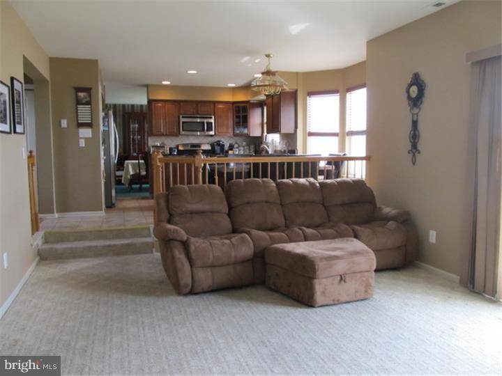 Clayton, NJ 08312,518 COLEMAN DR