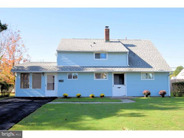 9 GERANIUM RD, Levittown, PA 19057