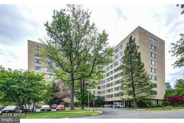 6641 WAKEFIELD DR #906, Alexandria, VA 22307