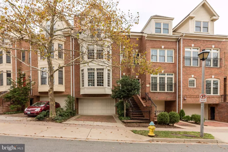 1544 COLONIAL TER, Arlington, VA 22209