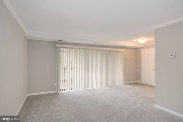 2754 HOLLYWOOD RD #103, Falls Church, VA 22043