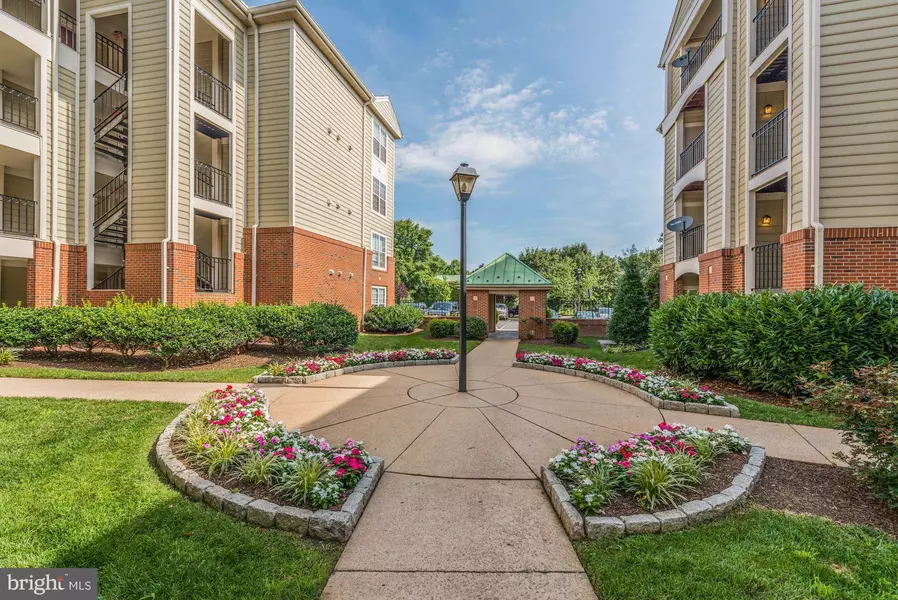 1100 QUAKER HILL DR #3, Alexandria, VA 22314