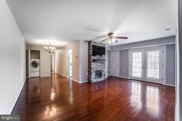 Alexandria, VA 22312,5937 QUANTRELL AVE #102