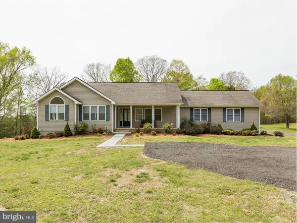 Colonial Beach, VA 22443,828 EAGLE VISTA LN