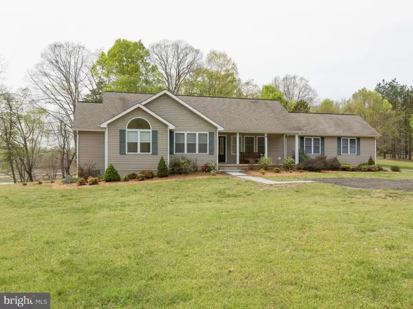 Colonial Beach, VA 22443,828 EAGLE VISTA LN