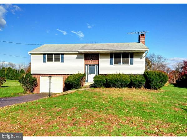 1401 EDGEVIEW ST, East Greenville, PA 18041