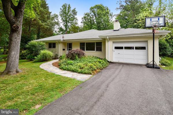 3023 CEDARWOOD LN, Falls Church, VA 22042