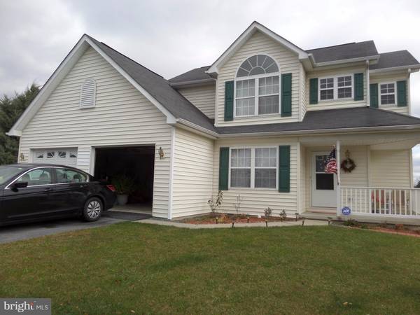 20 DICKENSON DR, Inwood, WV 25428