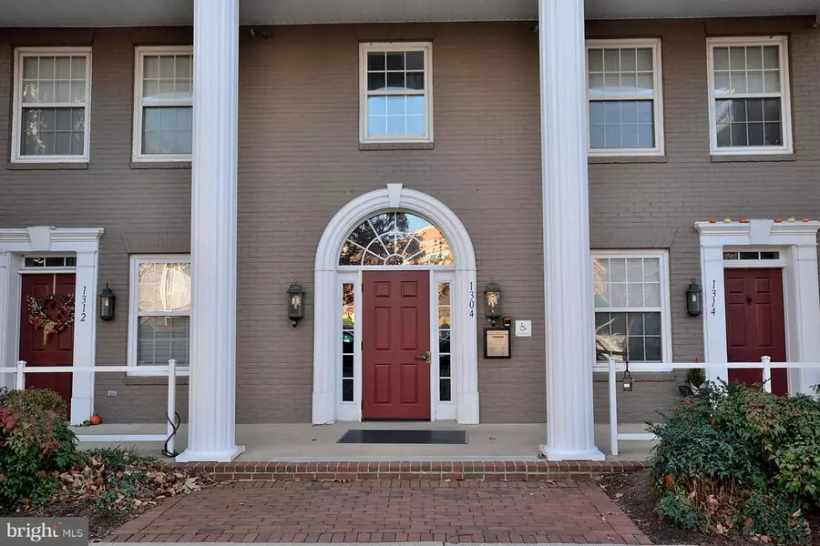 1304 ROUNDHOUSE LN #504, Alexandria, VA 22314